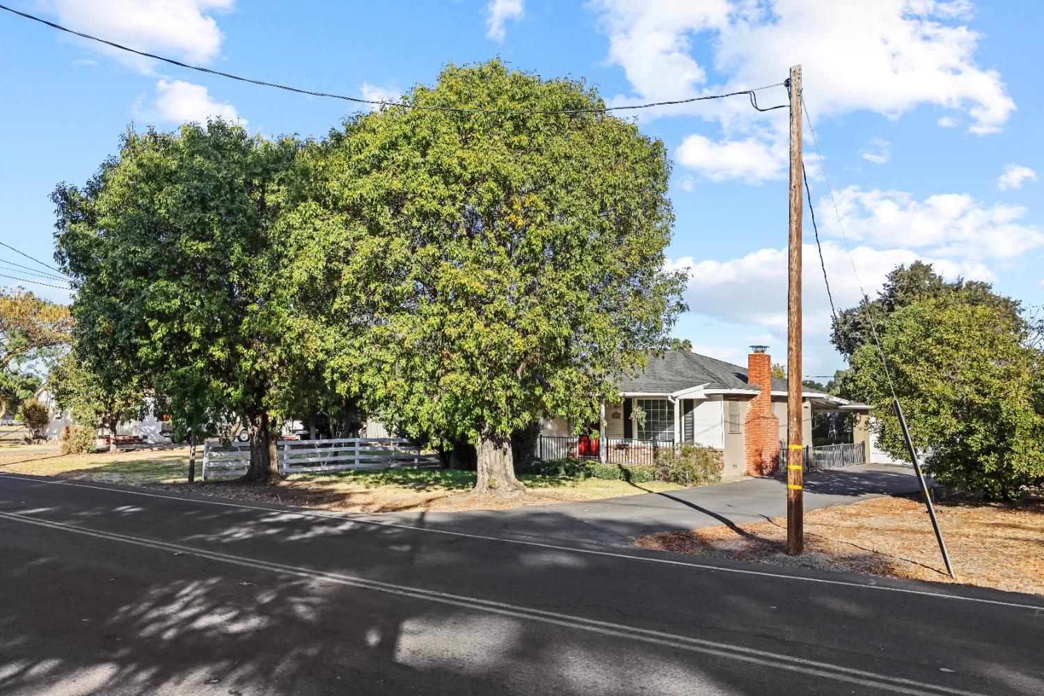 Detail Gallery Image 2 of 28 For 2423 Waudman Ave, Stockton,  CA 95209 - 3 Beds | 1 Baths