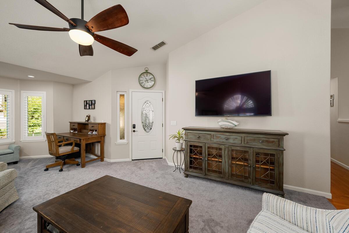 Detail Gallery Image 11 of 48 For 3601 Sawyer Ct, Diamond Springs,  CA 95619 - 3 Beds | 2 Baths