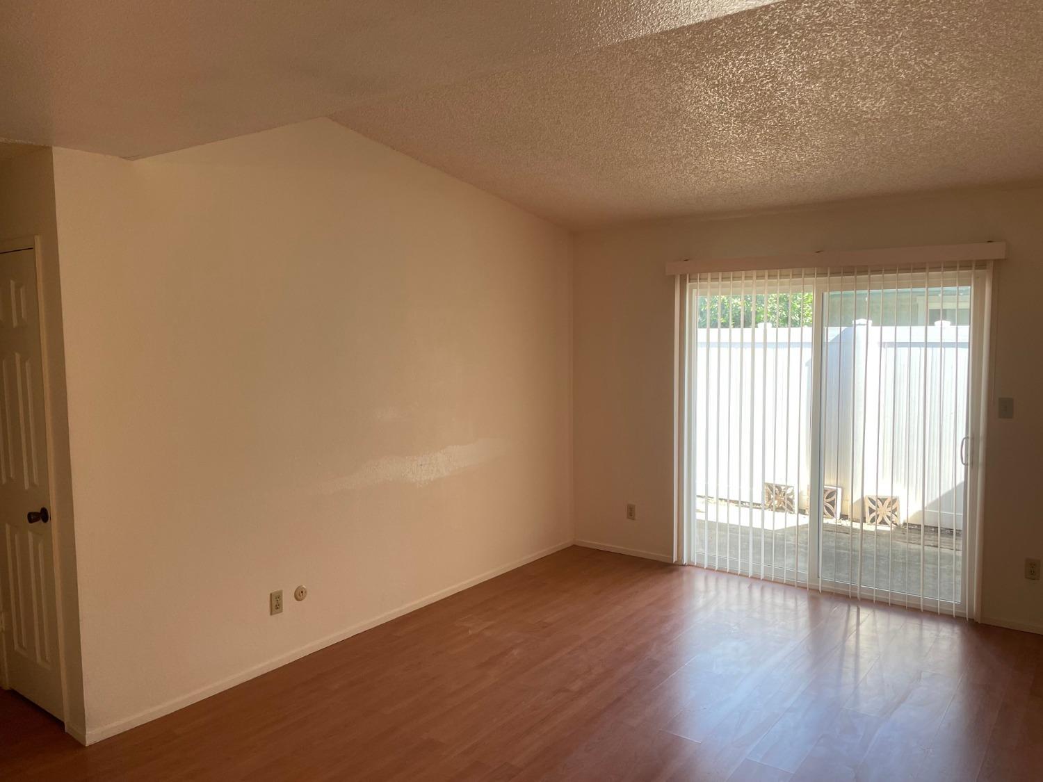 Detail Gallery Image 6 of 12 For 3308 Sherwood Ave #24,  Modesto,  CA 95350 - 2 Beds | 1 Baths