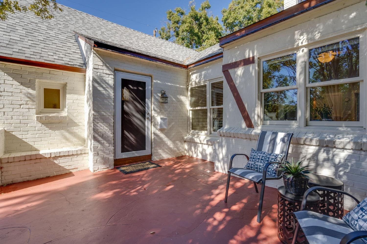 Detail Gallery Image 5 of 49 For 3933 K St, Sacramento,  CA 95816 - 3 Beds | 1 Baths