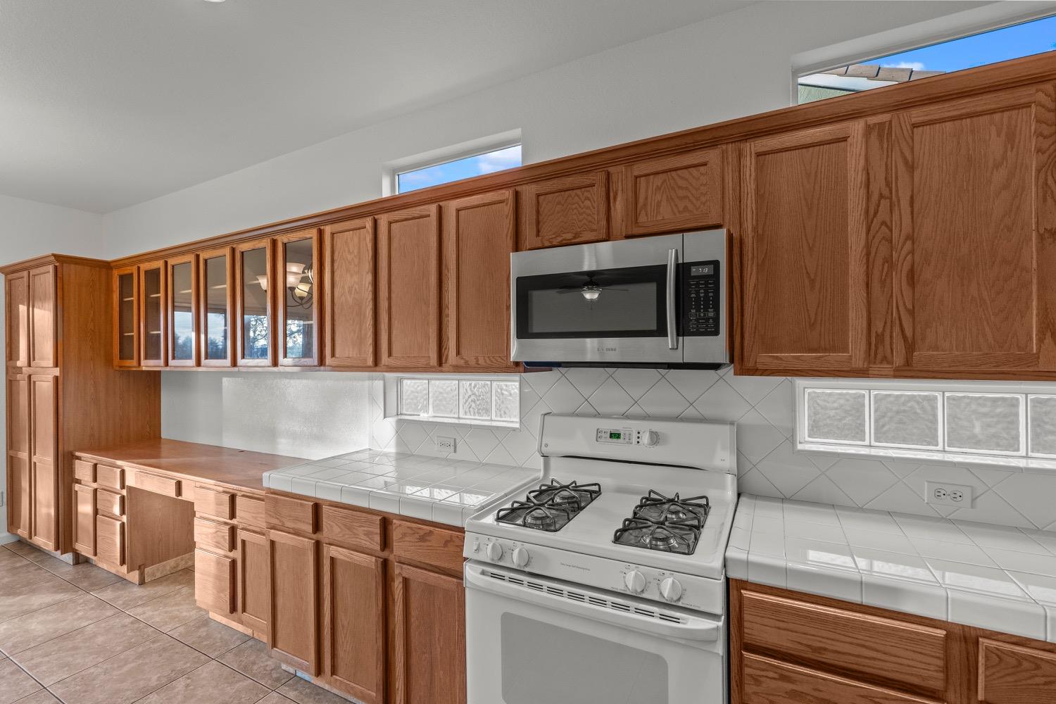 Detail Gallery Image 4 of 22 For 1663 Augusta Ln, Atwater,  CA 95301 - 3 Beds | 2 Baths