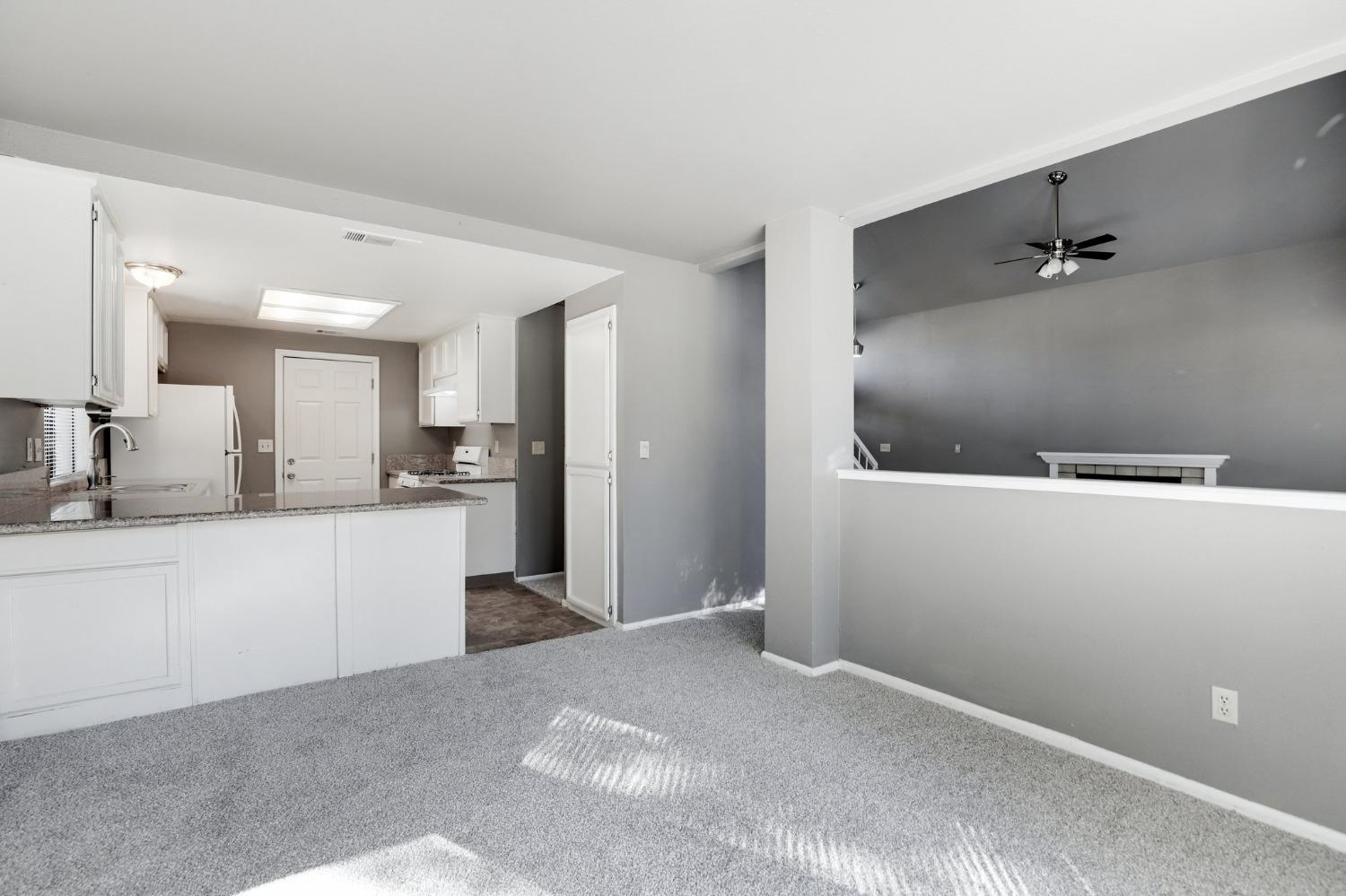 Detail Gallery Image 11 of 31 For 7032 Springmont Dr, Elk Grove,  CA 95758 - 3 Beds | 2/1 Baths