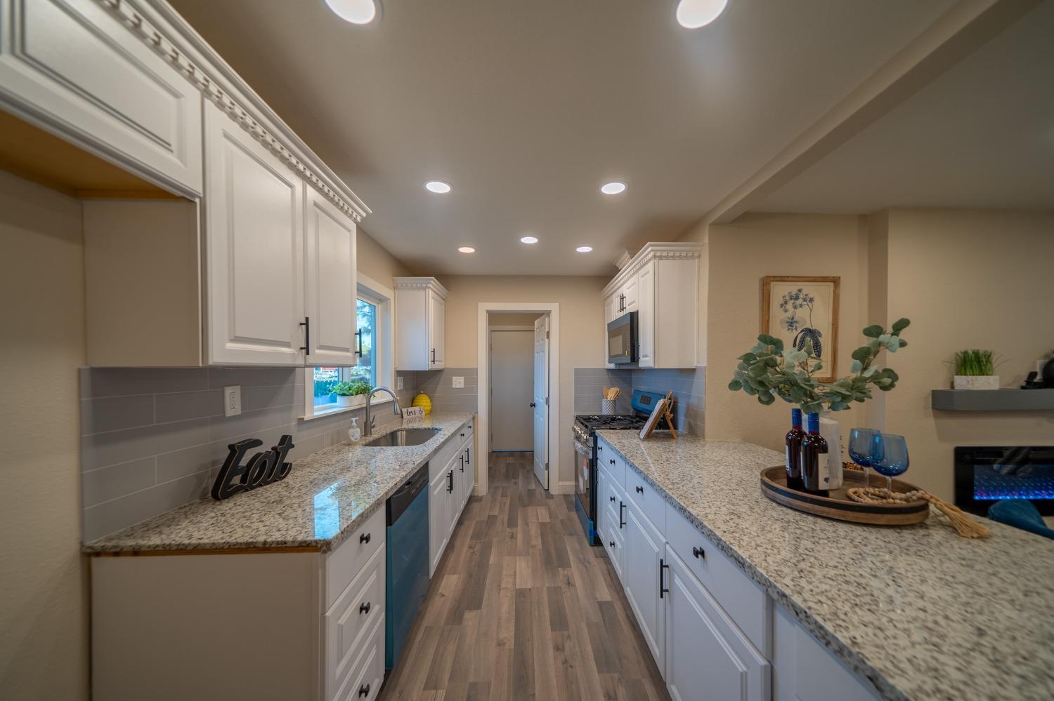 Detail Gallery Image 17 of 34 For 3231 32nd Ave, Sacramento,  CA 95824 - 3 Beds | 1/1 Baths