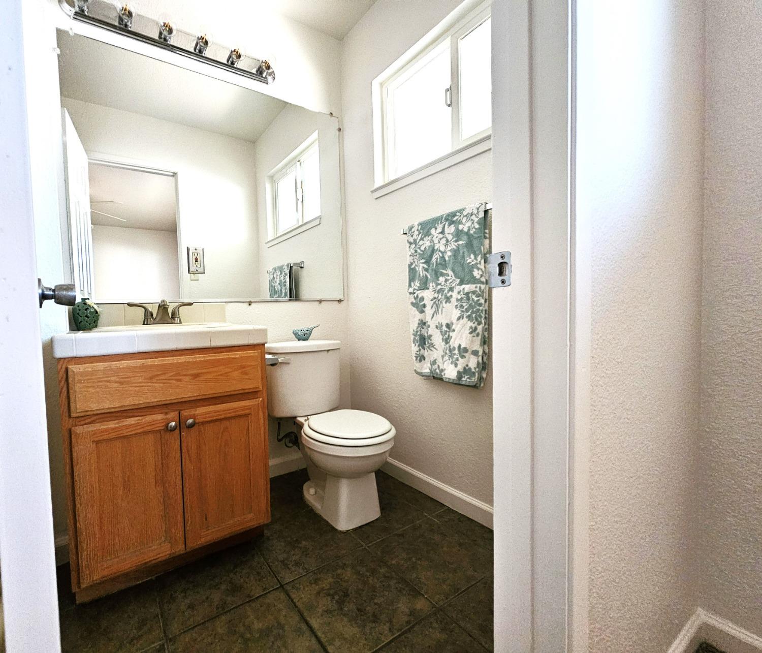 Detail Gallery Image 17 of 30 For 588 E I St, Oakdale,  CA 95361 - 3 Beds | 2 Baths