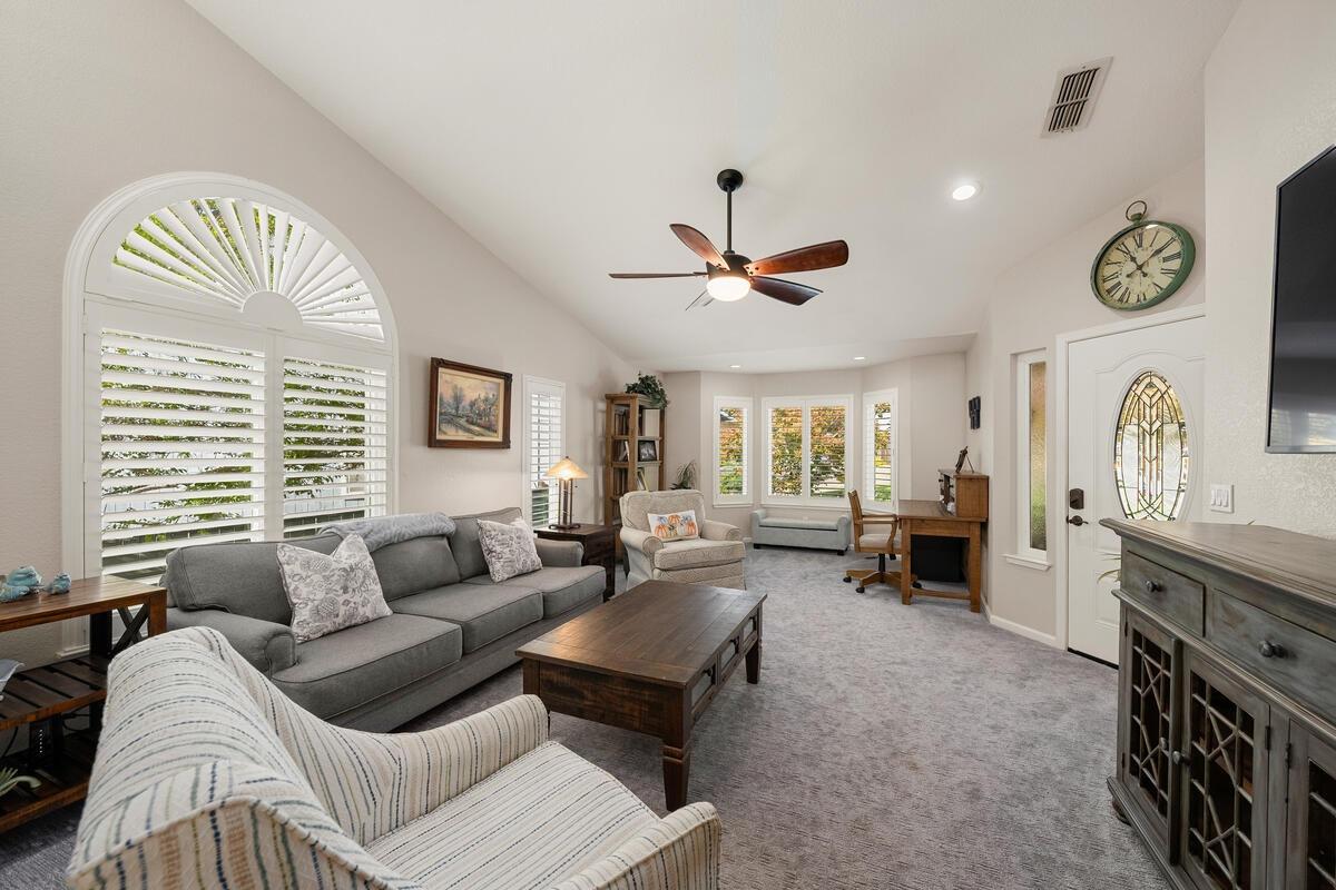 Detail Gallery Image 9 of 48 For 3601 Sawyer Ct, Diamond Springs,  CA 95619 - 3 Beds | 2 Baths