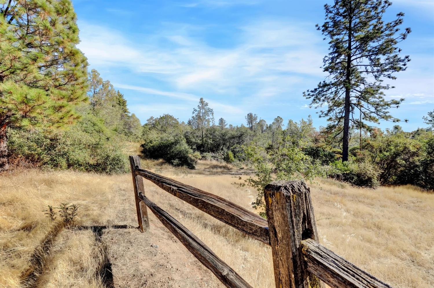 Detail Gallery Image 10 of 64 For 16174 Thornberry Ln, Grass Valley,  CA 95949 - 3 Beds | 4 Baths