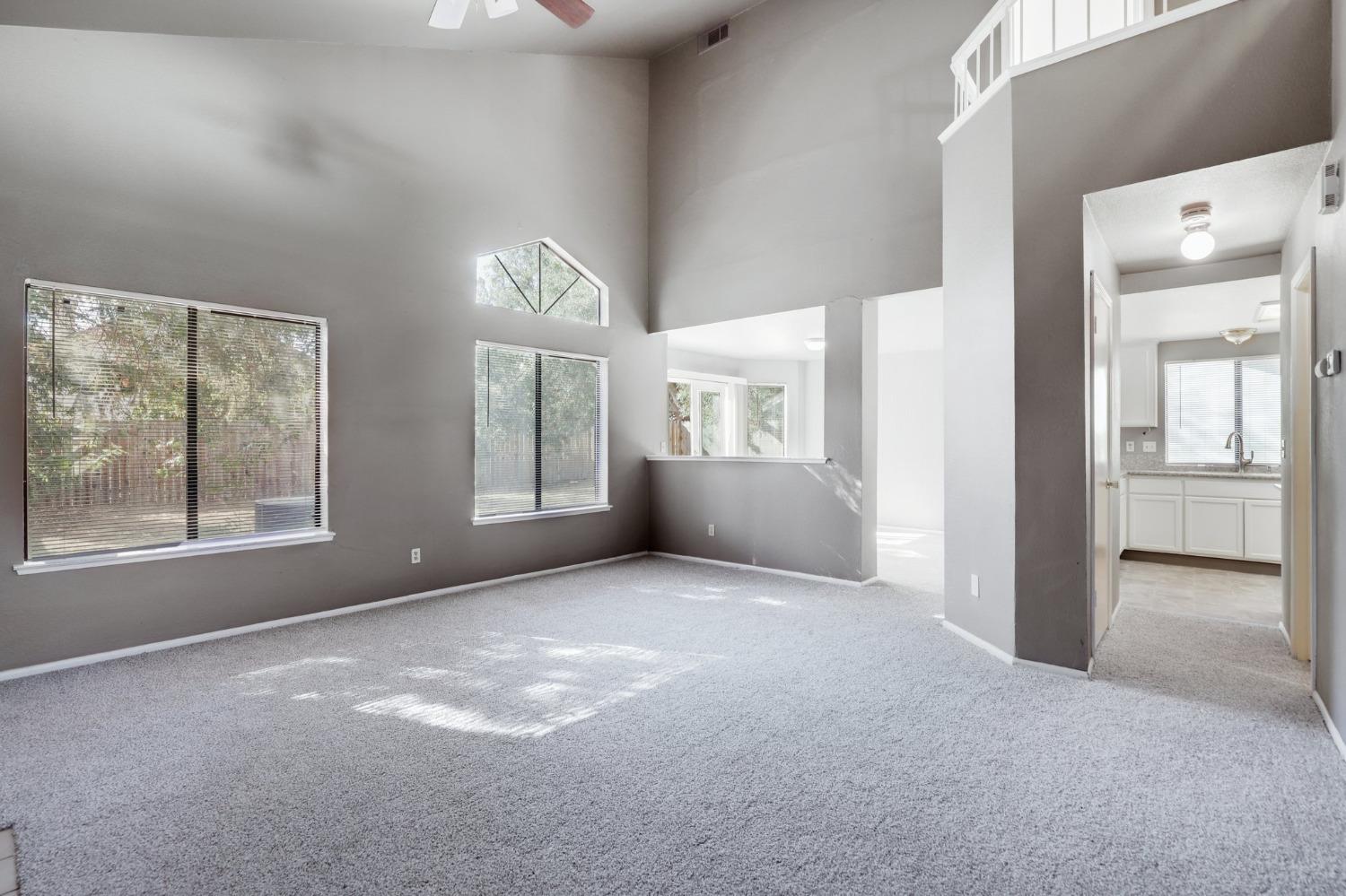 Detail Gallery Image 9 of 31 For 7032 Springmont Dr, Elk Grove,  CA 95758 - 3 Beds | 2/1 Baths