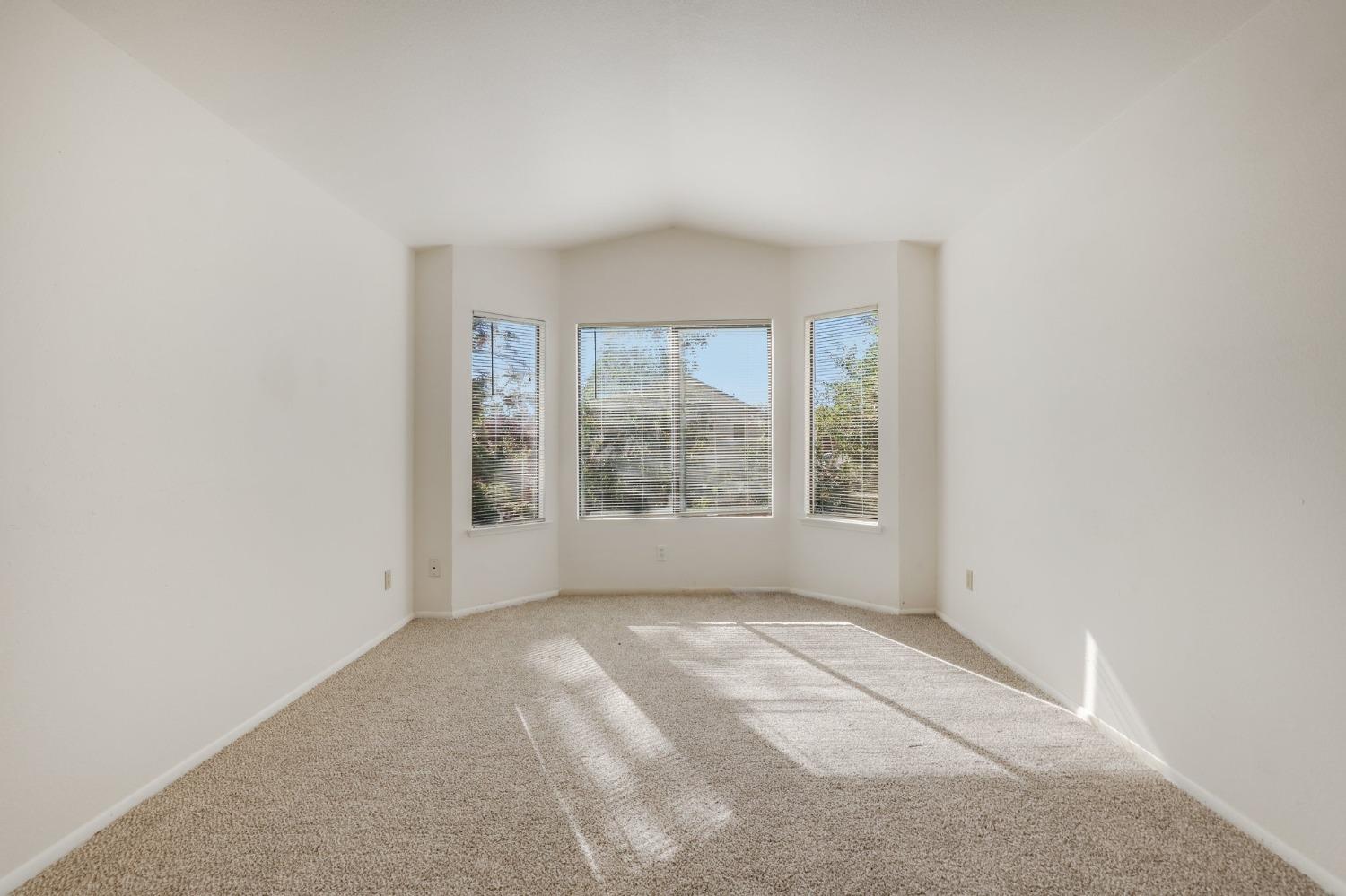 Detail Gallery Image 22 of 31 For 7032 Springmont Dr, Elk Grove,  CA 95758 - 3 Beds | 2/1 Baths