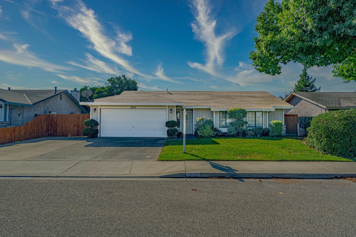 Detail Gallery Image 1 of 57 For 1910 W Chamberlain Dr, Turlock,  CA 95382 - 3 Beds | 2 Baths