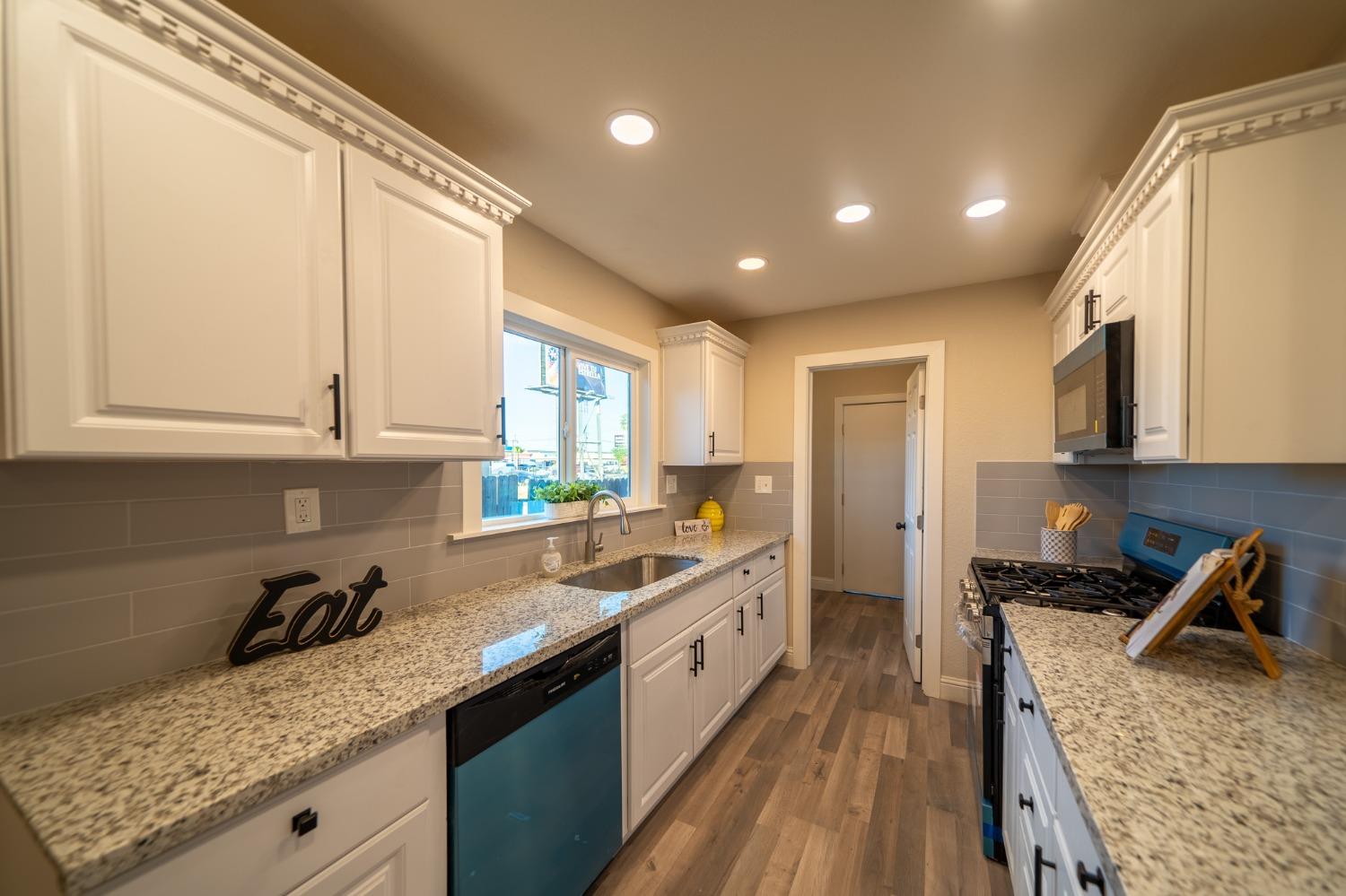 Detail Gallery Image 18 of 34 For 3231 32nd Ave, Sacramento,  CA 95824 - 3 Beds | 1/1 Baths