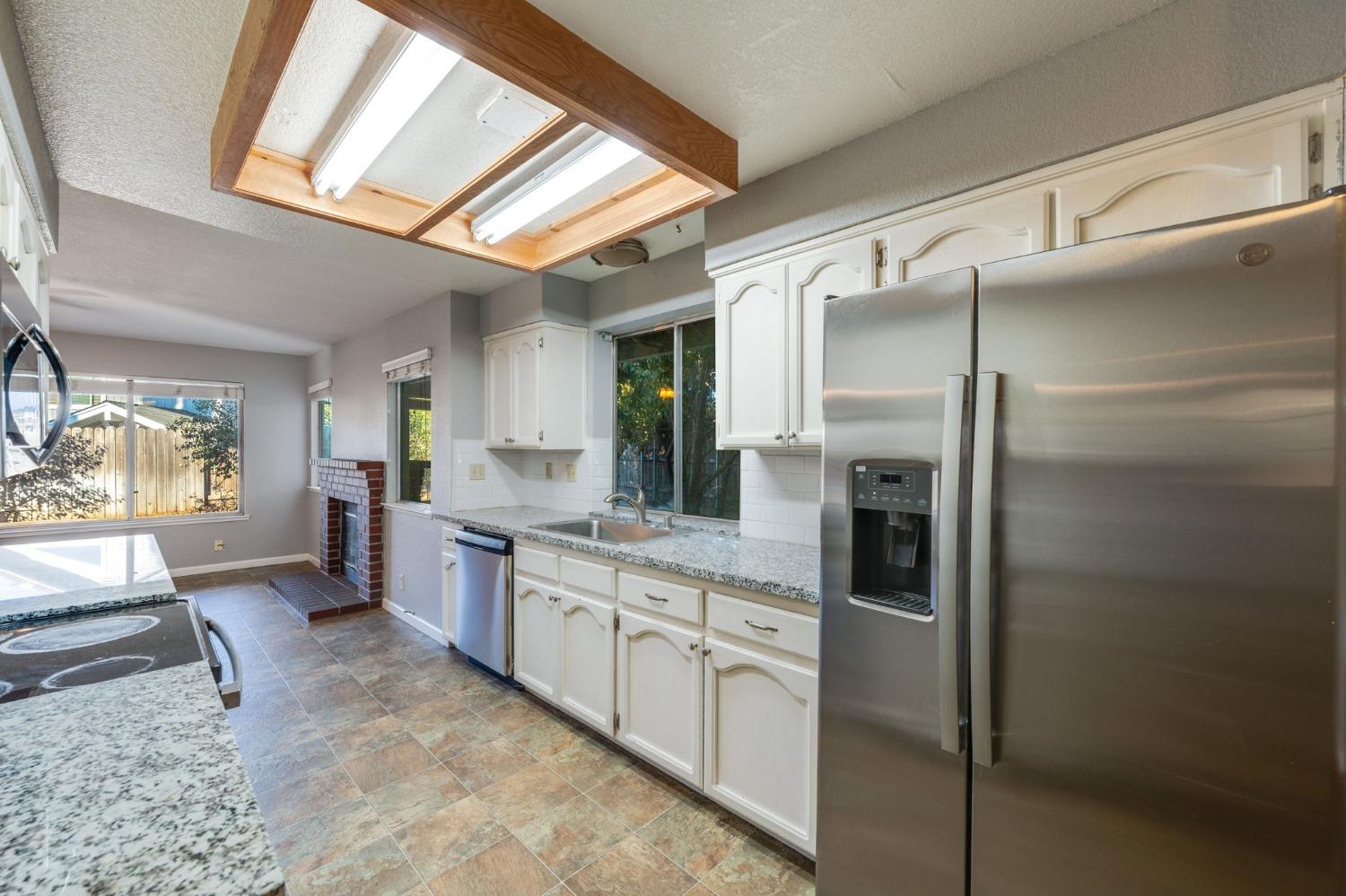 Detail Gallery Image 19 of 70 For 4123 Pebble Oaks Ct, Antelope,  CA 95843 - 4 Beds | 2/1 Baths