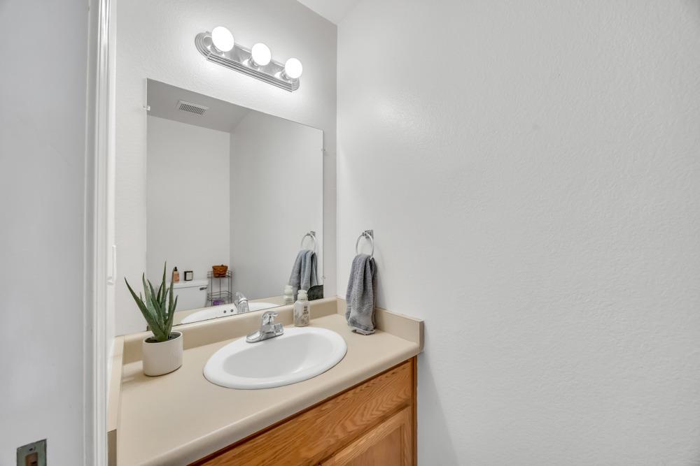 Detail Gallery Image 19 of 45 For 3988 Wimbledon Dr, Diamond Springs,  CA 95619 - 3 Beds | 2/1 Baths