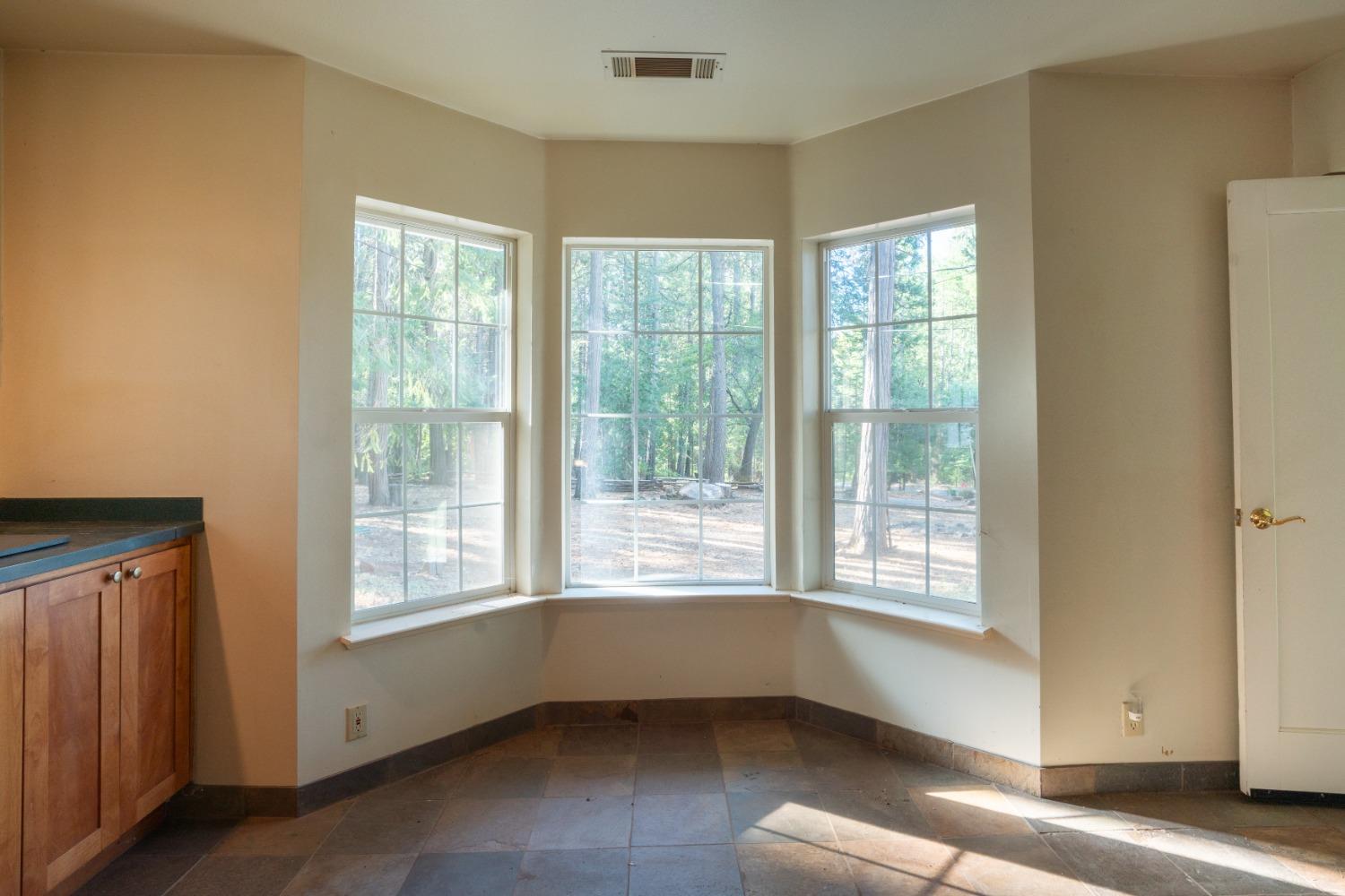 Detail Gallery Image 9 of 51 For 13015 Lee Ln, Nevada City,  CA 95959 - 2 Beds | 2 Baths