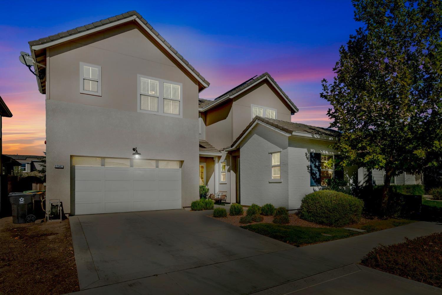 Detail Gallery Image 2 of 68 For 17147 Kestrel Ct, Lathrop,  CA 95330 - 5 Beds | 4/1 Baths