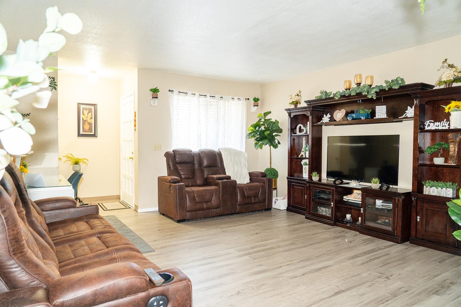 Detail Gallery Image 2 of 16 For 1394 Pajaro Ave #19,  Manteca,  CA 95336 - 3 Beds | 2 Baths