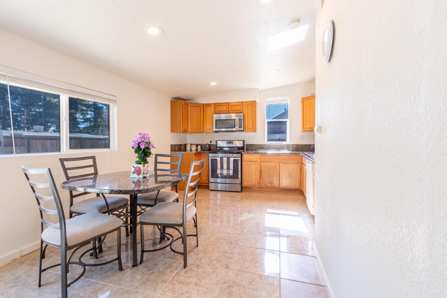 Detail Gallery Image 9 of 28 For 901 Joan St, West Sacramento,  CA 95605 - 3 Beds | 2 Baths