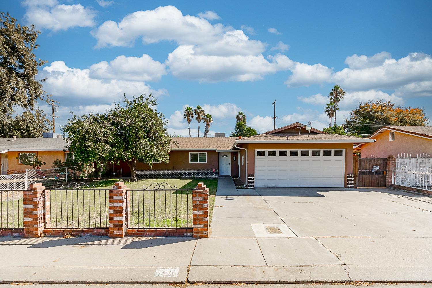 Detail Gallery Image 1 of 23 For 921 Snead, Modesto,  CA 95351 - 3 Beds | 2 Baths