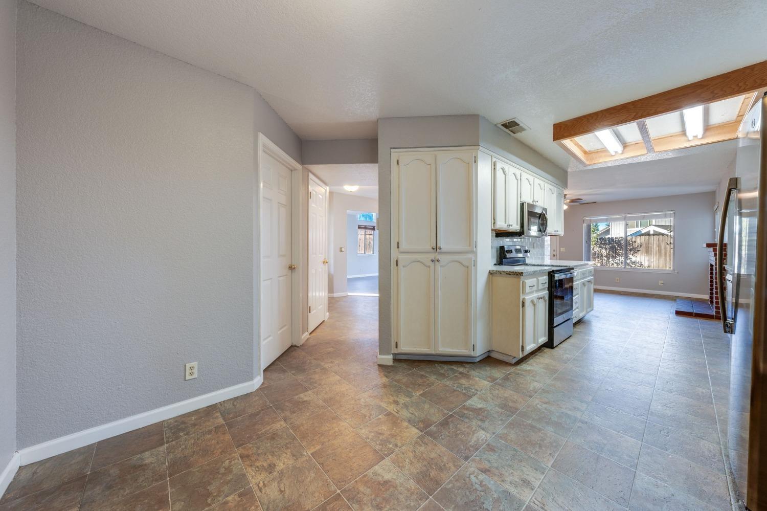 Detail Gallery Image 21 of 70 For 4123 Pebble Oaks Ct, Antelope,  CA 95843 - 4 Beds | 2/1 Baths