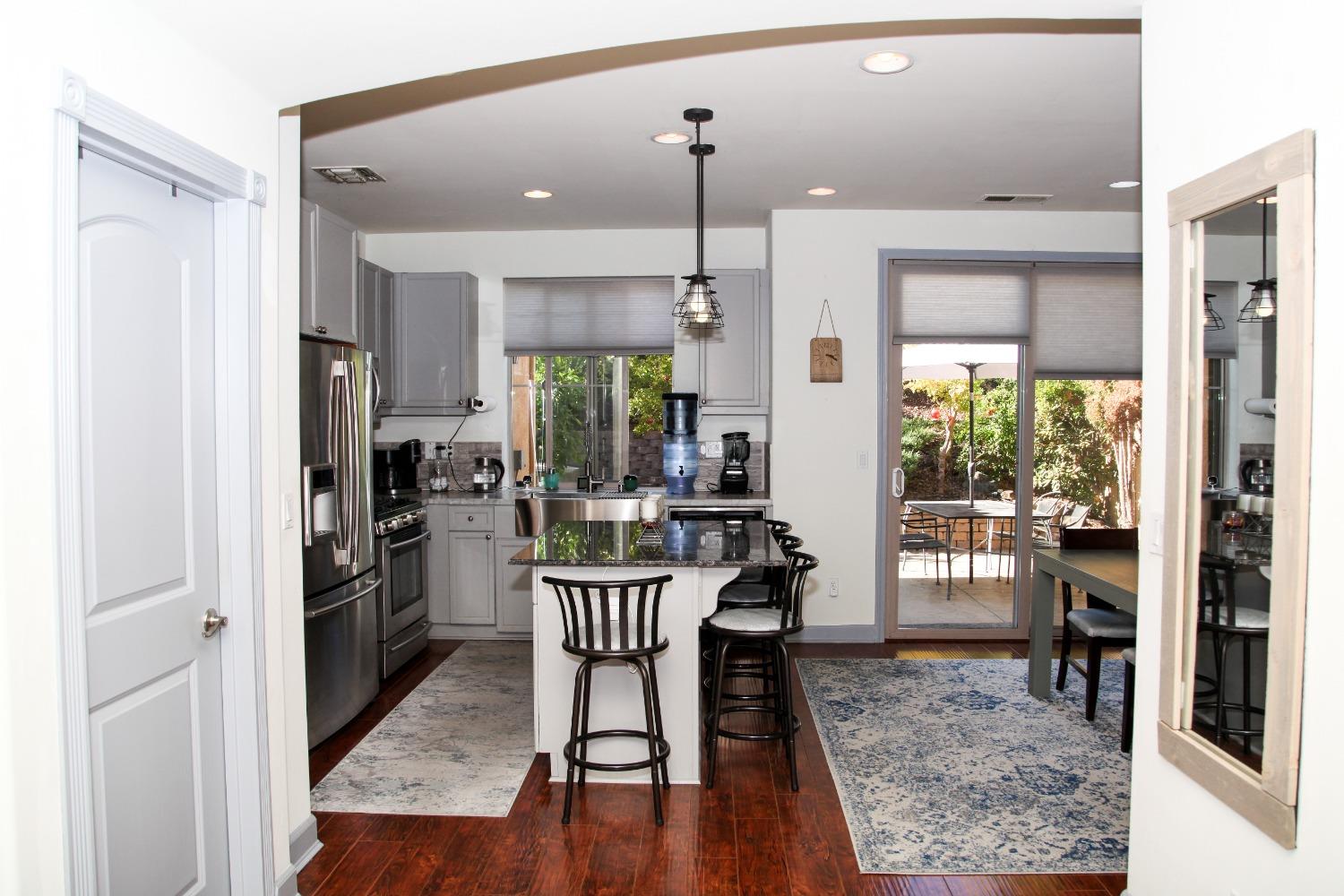 Detail Gallery Image 6 of 21 For 1655 Ballou Cir, Folsom,  CA 95630 - 3 Beds | 2/1 Baths