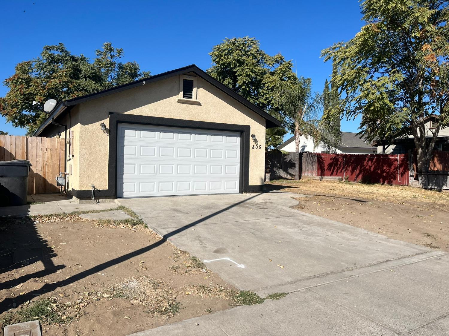 Detail Gallery Image 3 of 13 For 805 Fallen Leaf Ln, Modesto,  CA 95351 - 3 Beds | 2 Baths