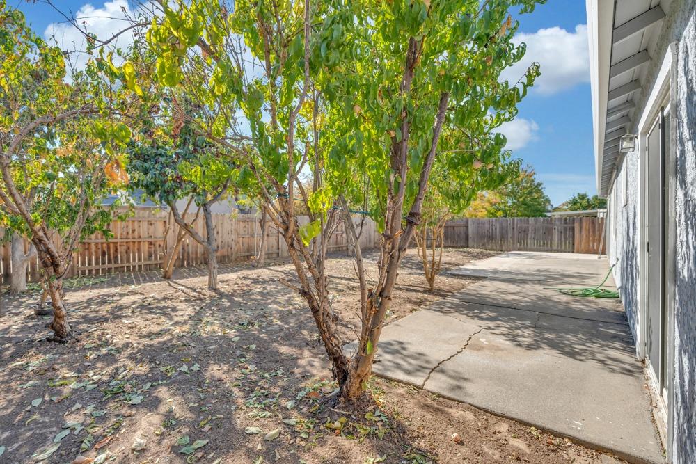 Detail Gallery Image 38 of 47 For 7606 Tierra Lawn Ct, Sacramento,  CA 95828 - 4 Beds | 2 Baths