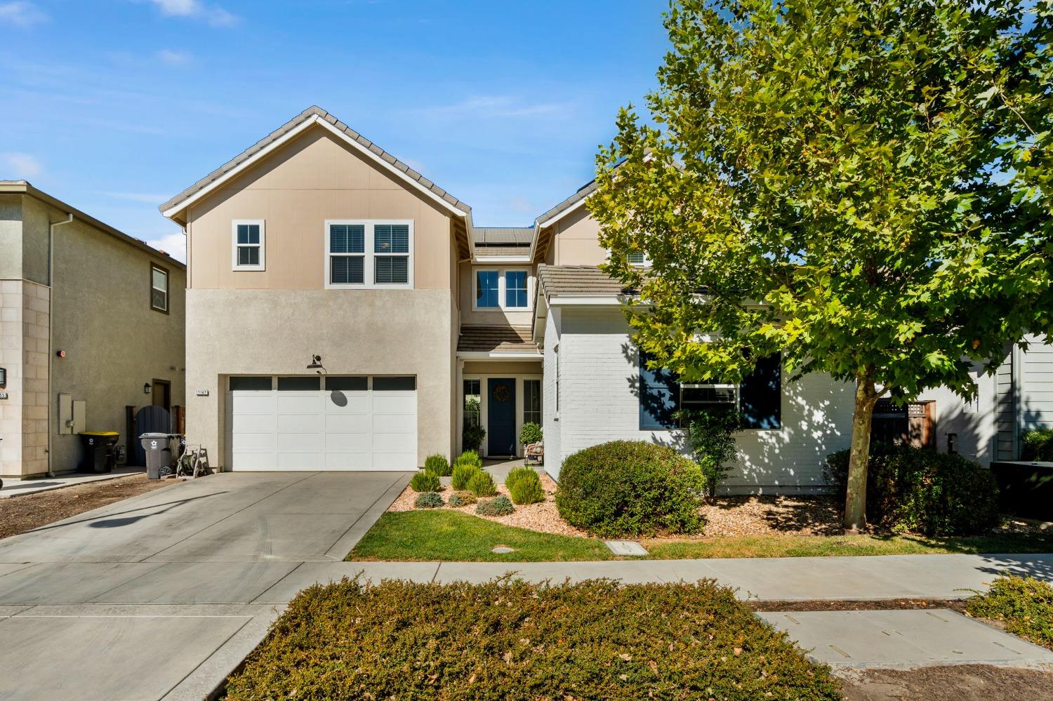 Detail Gallery Image 3 of 68 For 17147 Kestrel Ct, Lathrop,  CA 95330 - 5 Beds | 4/1 Baths