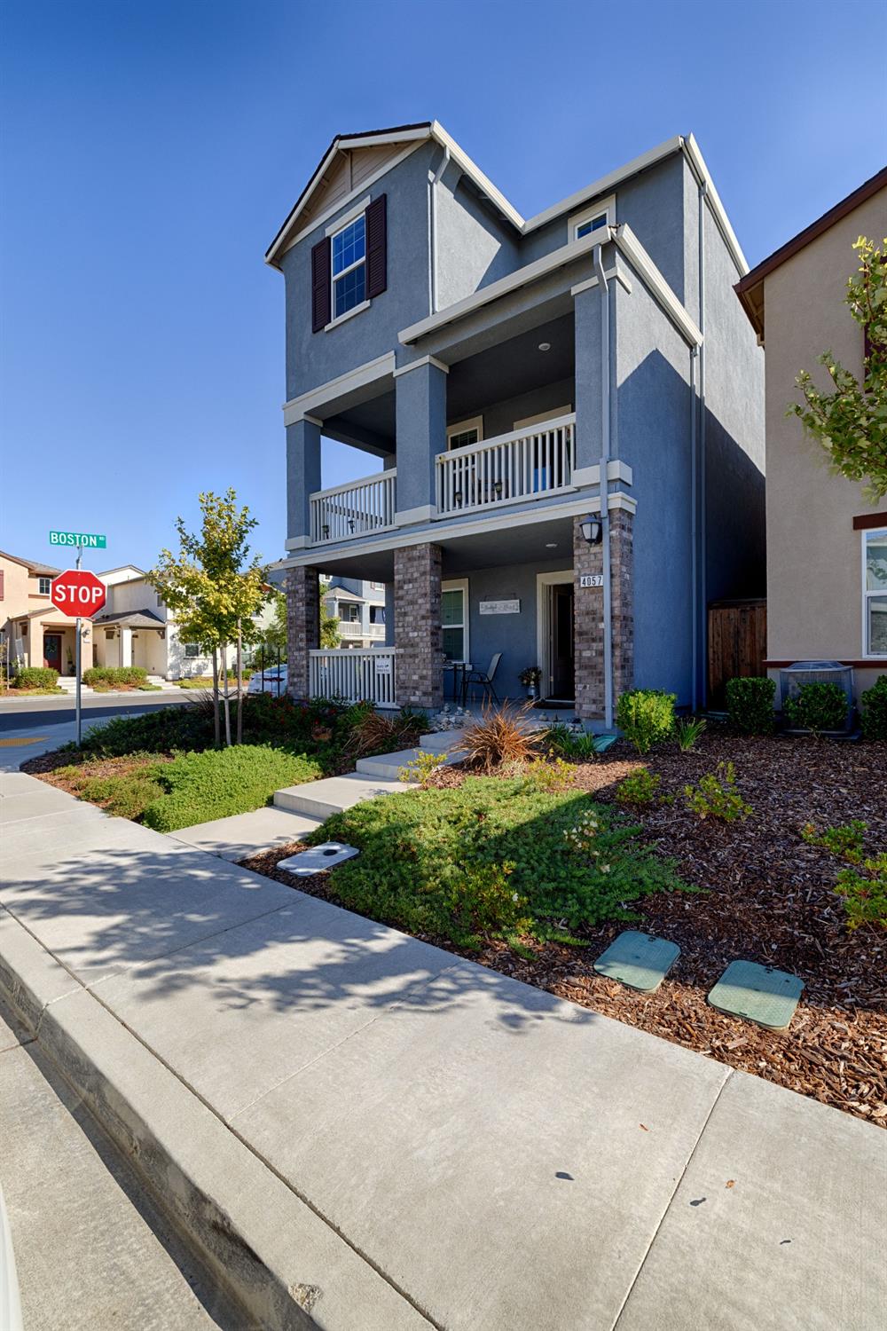 Detail Gallery Image 2 of 14 For 4057 Southampton, West Sacramento,  CA 95691 - 4 Beds | 2/1 Baths