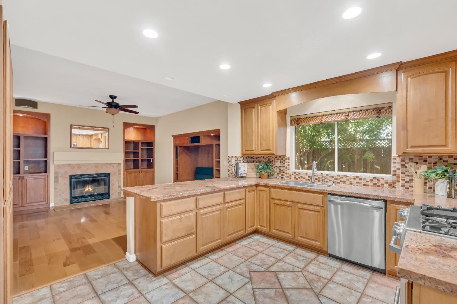 Detail Gallery Image 11 of 34 For 8505 Wedgestone Ct, Antelope,  CA 95843 - 3 Beds | 2/1 Baths