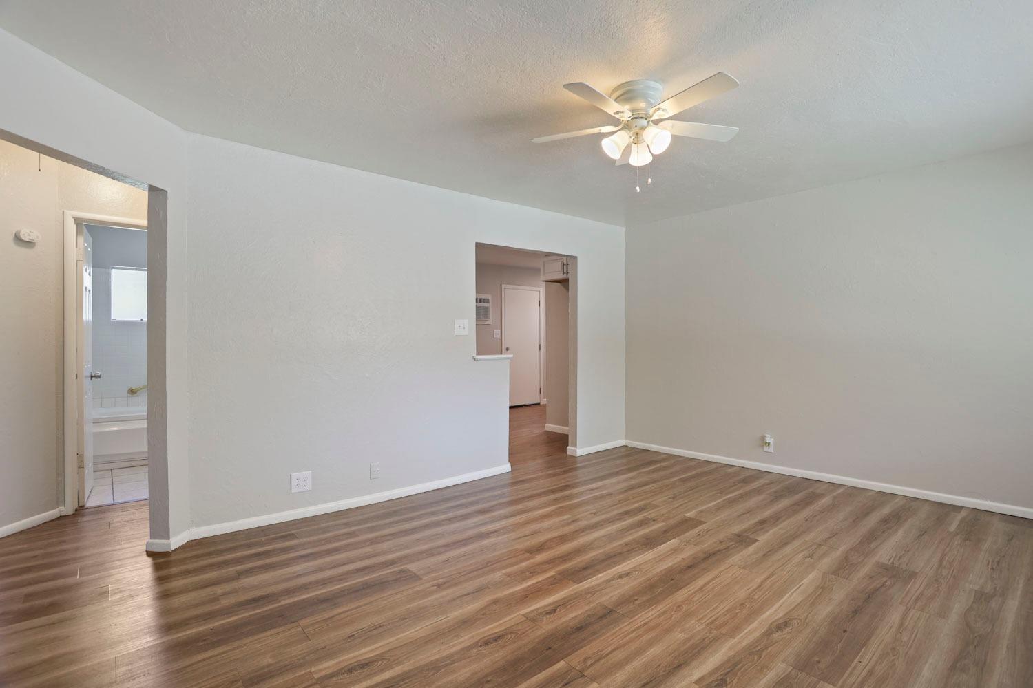 Detail Gallery Image 5 of 25 For 23 W Castle St, Stockton,  CA 95204 - 2 Beds | 1 Baths