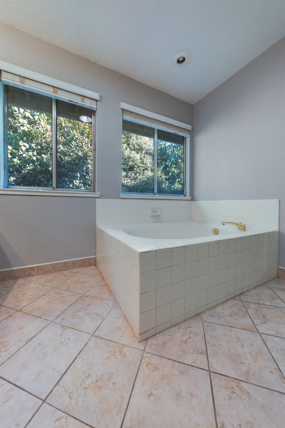 Detail Gallery Image 26 of 70 For 4123 Pebble Oaks Ct, Antelope,  CA 95843 - 4 Beds | 2/1 Baths