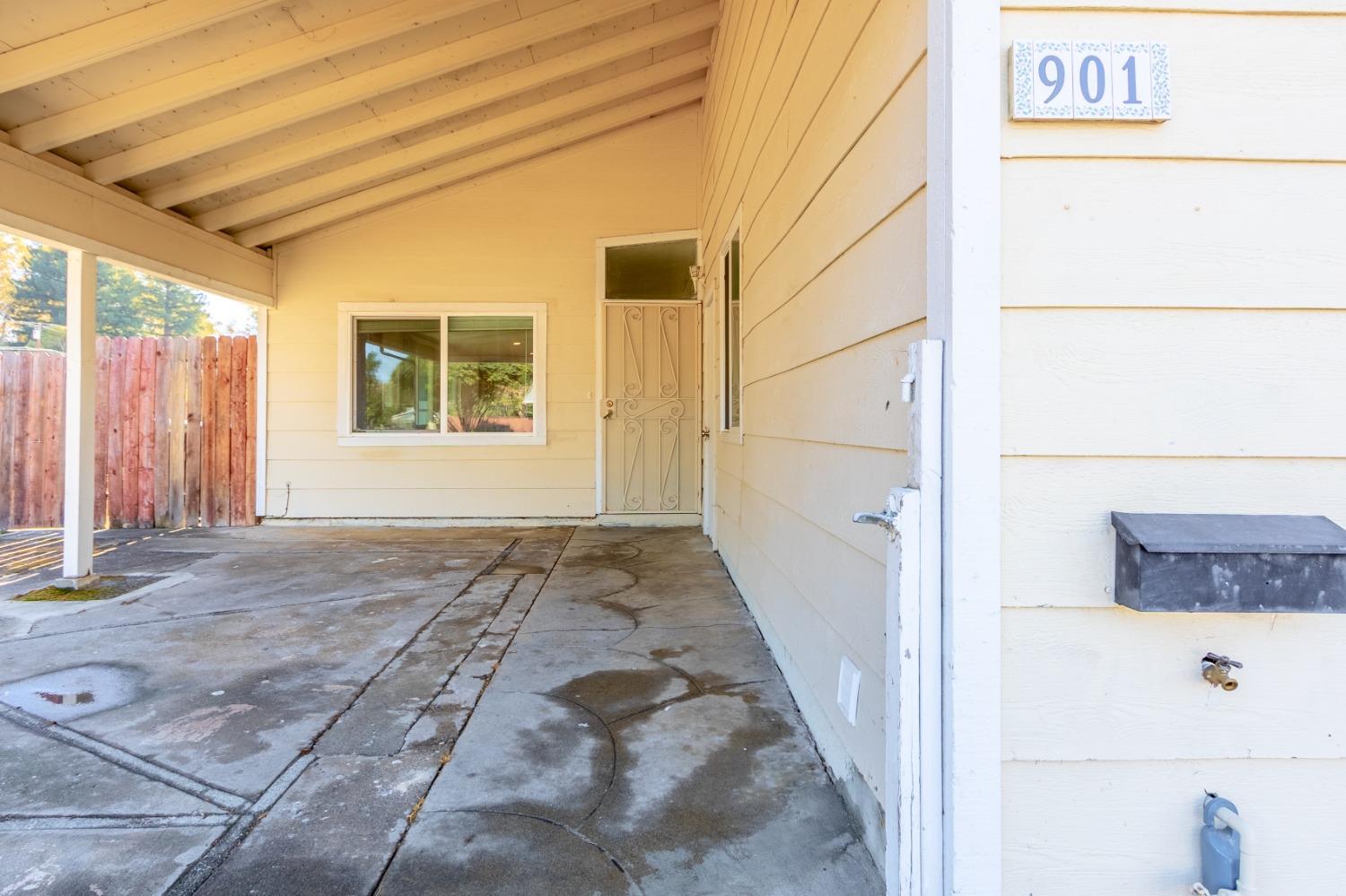 Detail Gallery Image 4 of 28 For 901 Joan St, West Sacramento,  CA 95605 - 3 Beds | 2 Baths