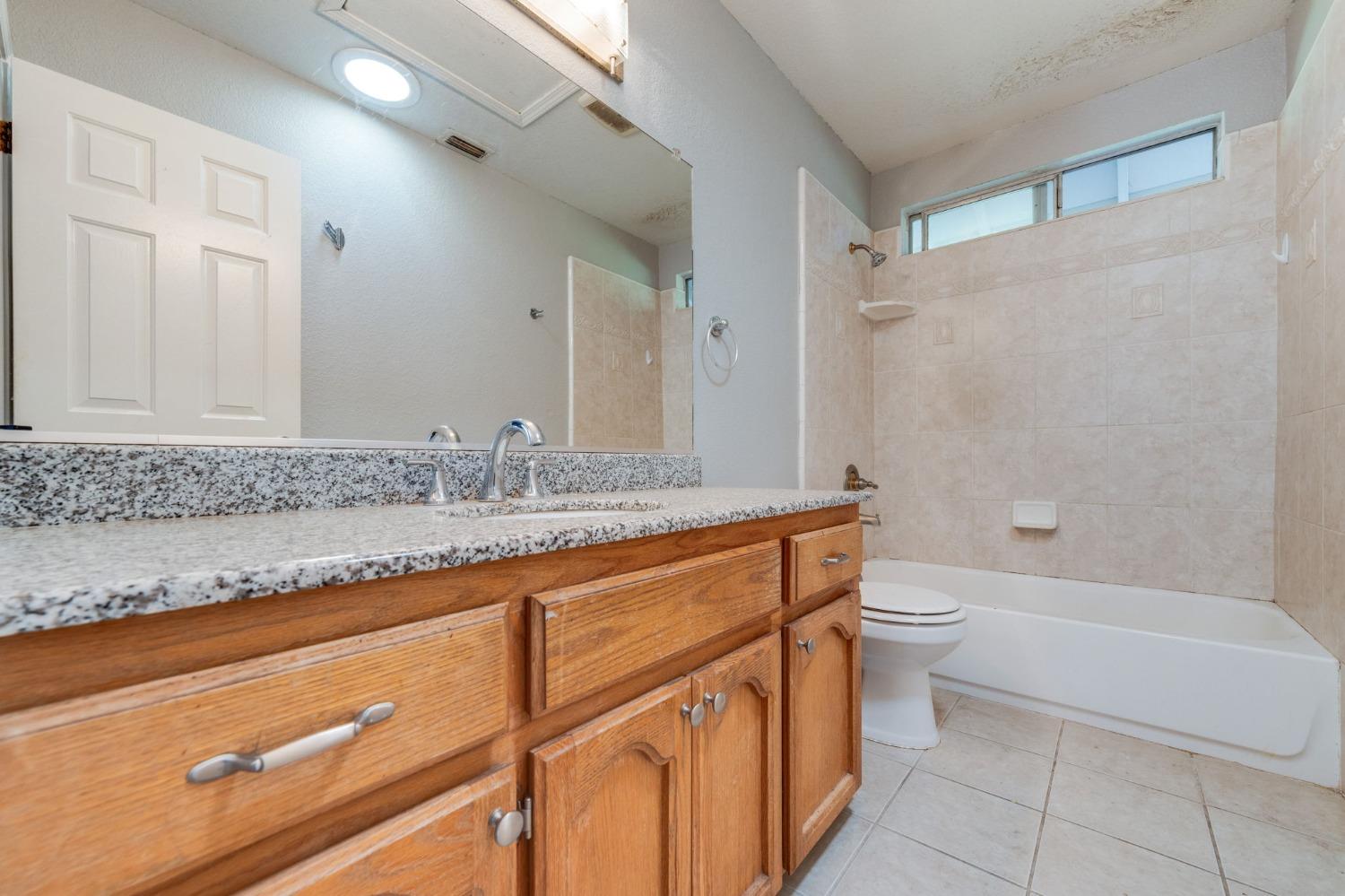 Detail Gallery Image 31 of 70 For 4123 Pebble Oaks Ct, Antelope,  CA 95843 - 4 Beds | 2/1 Baths