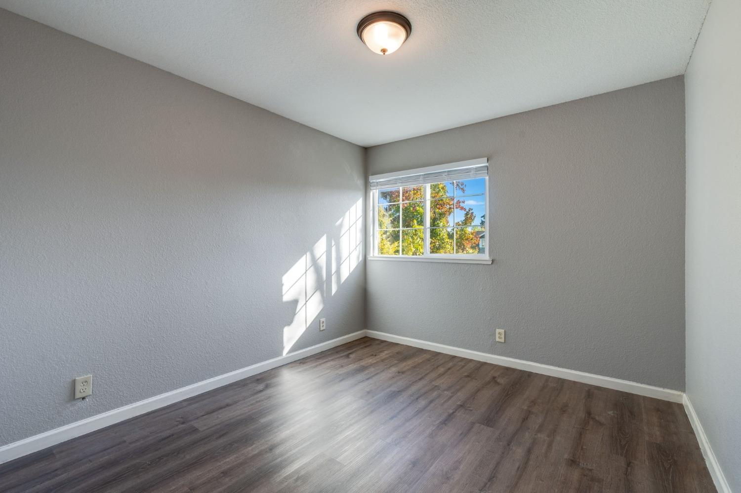 Detail Gallery Image 34 of 70 For 4123 Pebble Oaks Ct, Antelope,  CA 95843 - 4 Beds | 2/1 Baths