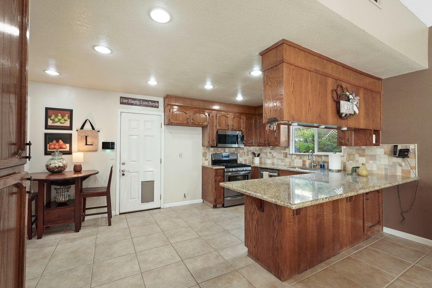 Detail Gallery Image 24 of 43 For 2846 Smoke Tree Cir, Stockton,  CA 95209 - 3 Beds | 2 Baths