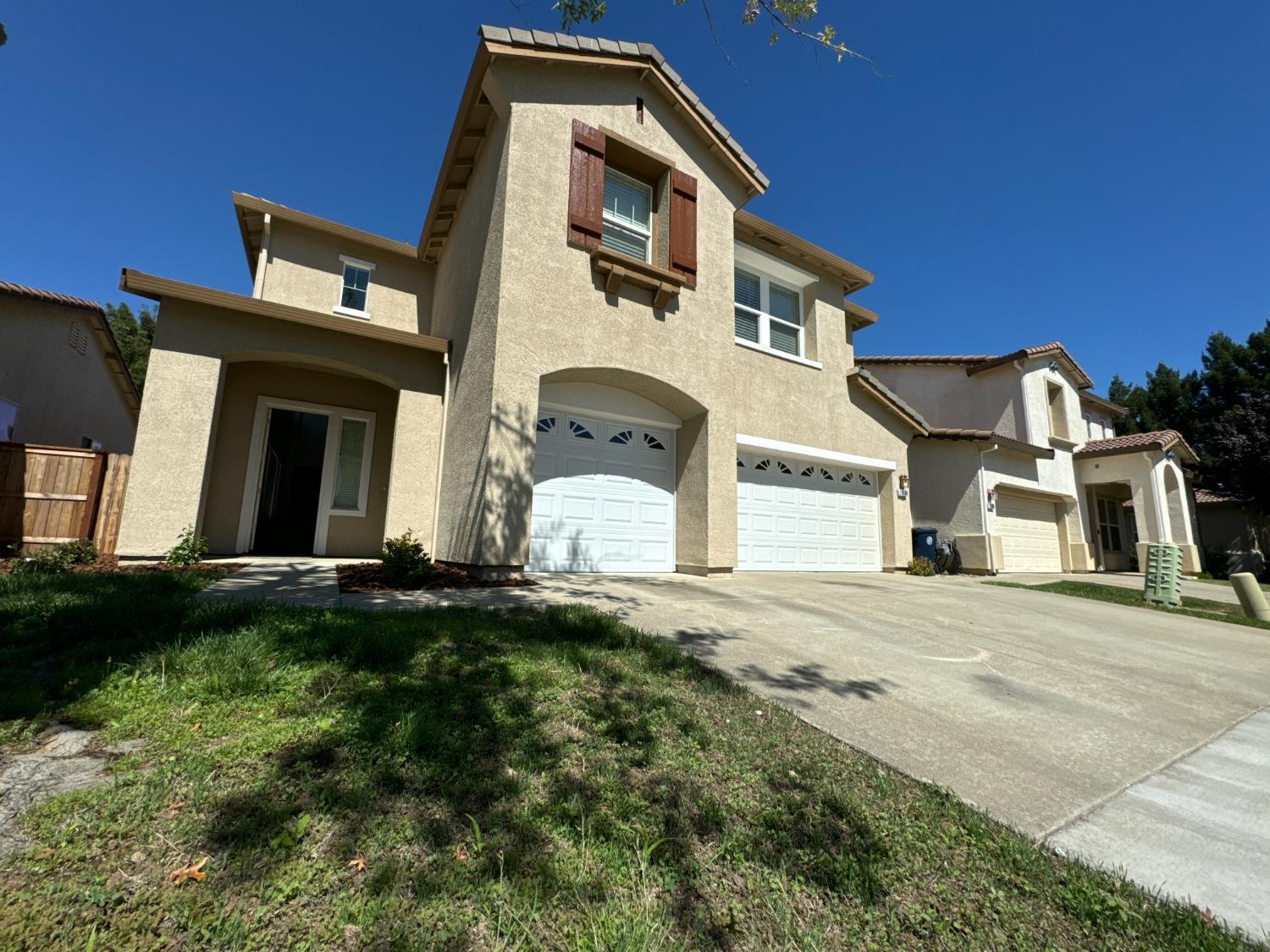 Detail Gallery Image 1 of 25 For 2909 Mahaska Way, Sacramento,  CA 95835 - 5 Beds | 3 Baths