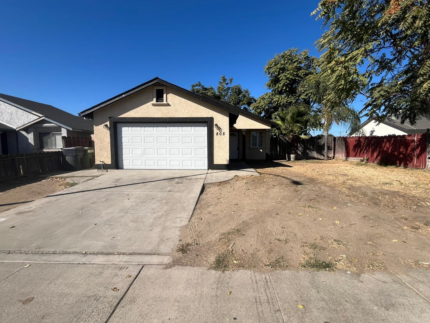 Detail Gallery Image 1 of 13 For 805 Fallen Leaf Ln, Modesto,  CA 95351 - 3 Beds | 2 Baths