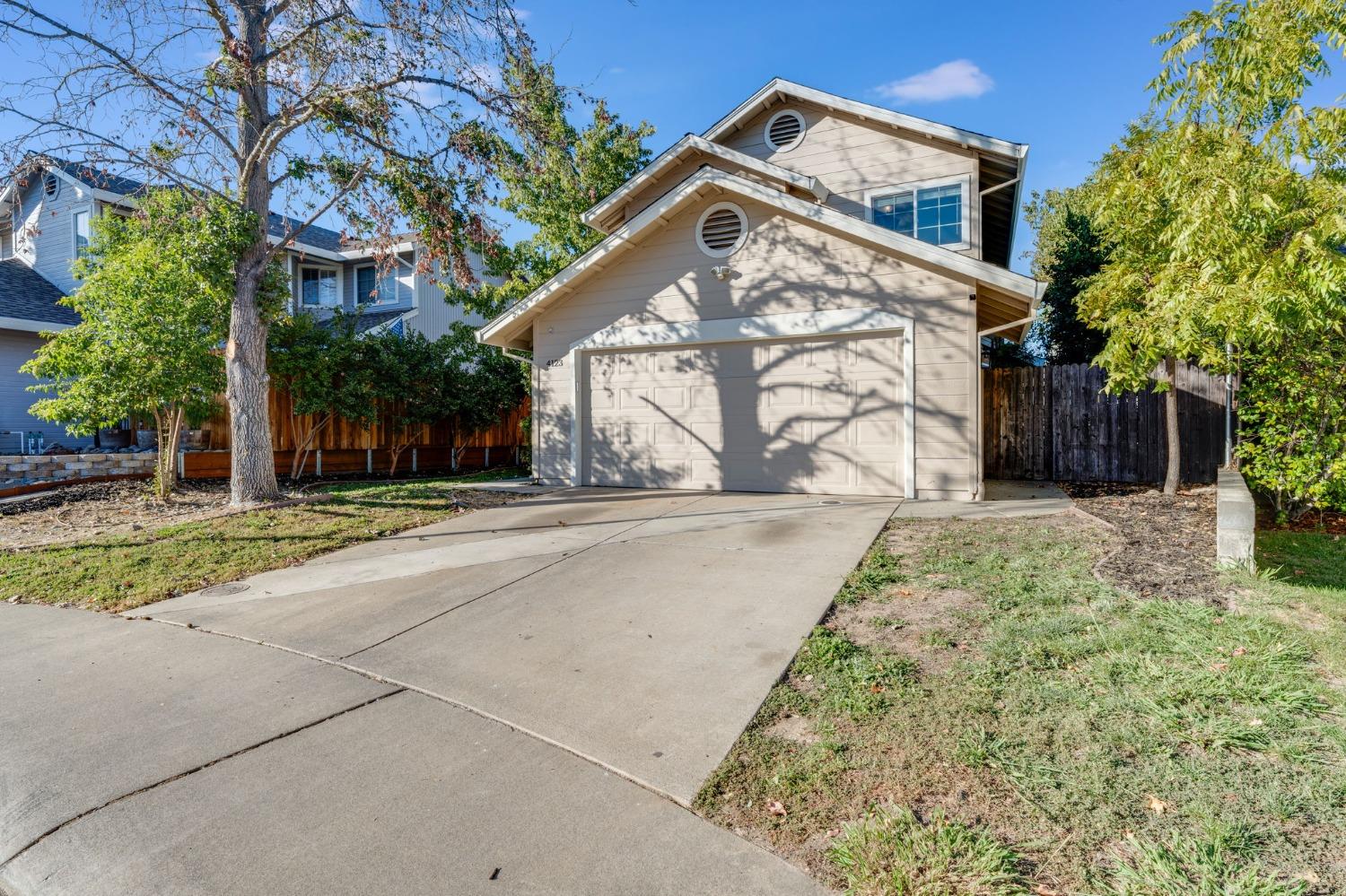 Detail Gallery Image 3 of 70 For 4123 Pebble Oaks Ct, Antelope,  CA 95843 - 4 Beds | 2/1 Baths