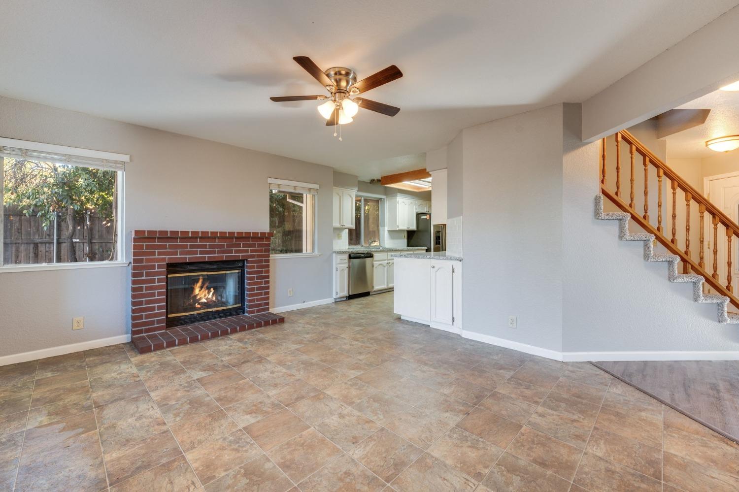 Detail Gallery Image 14 of 70 For 4123 Pebble Oaks Ct, Antelope,  CA 95843 - 4 Beds | 2/1 Baths