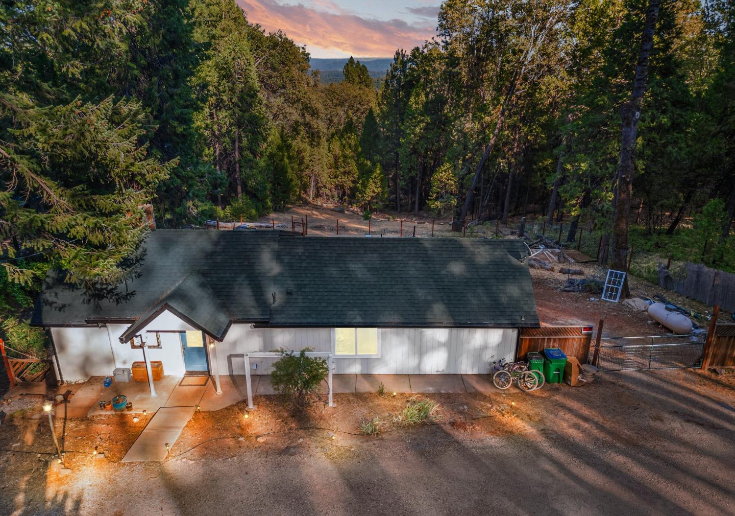 Detail Gallery Image 2 of 67 For 12933 Cedar Crest Ln, Grass Valley,  CA 95945 - 2 Beds | 2 Baths