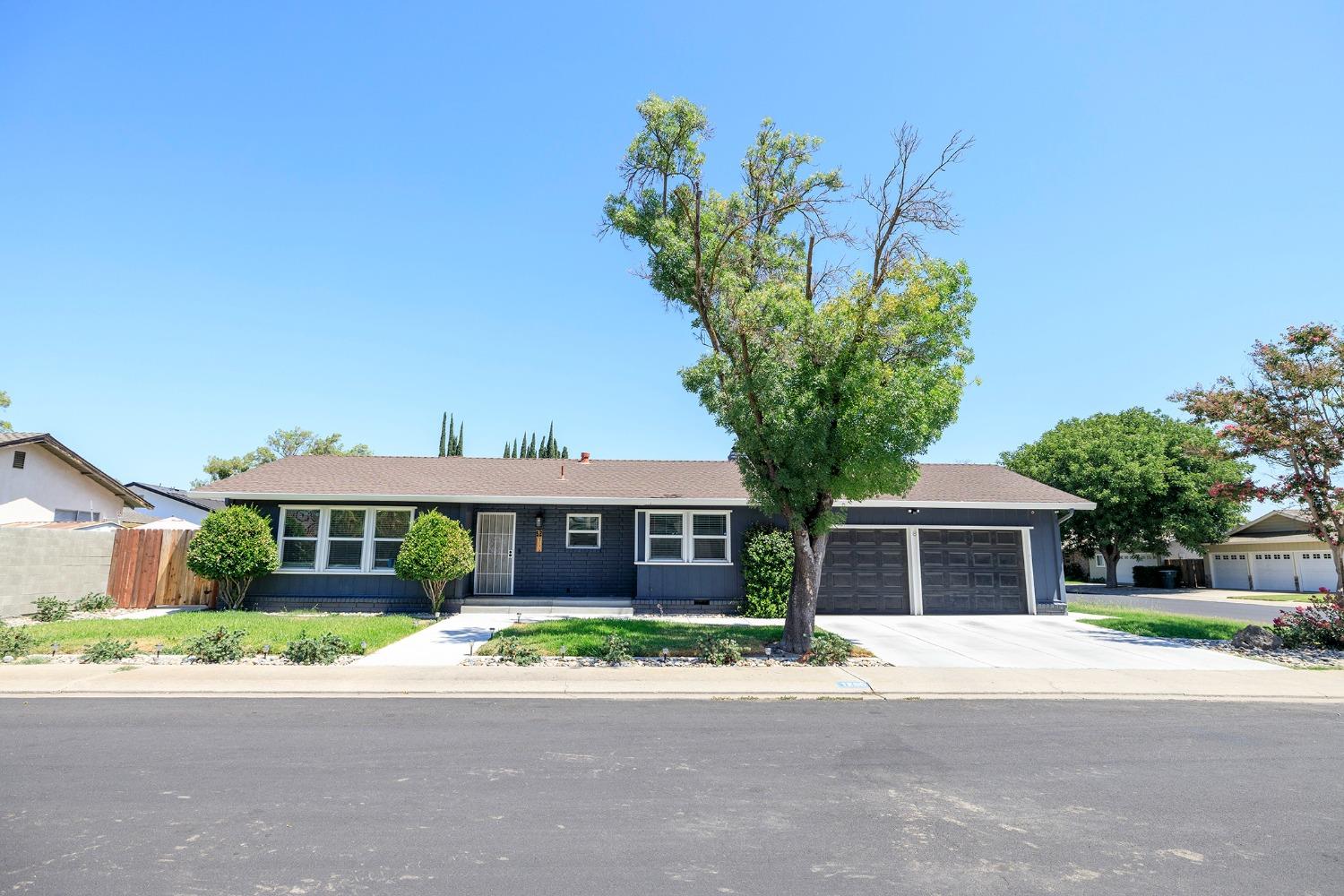 Detail Gallery Image 2 of 42 For 1200 Scottsdale Way, Modesto,  CA 95355 - 3 Beds | 2 Baths