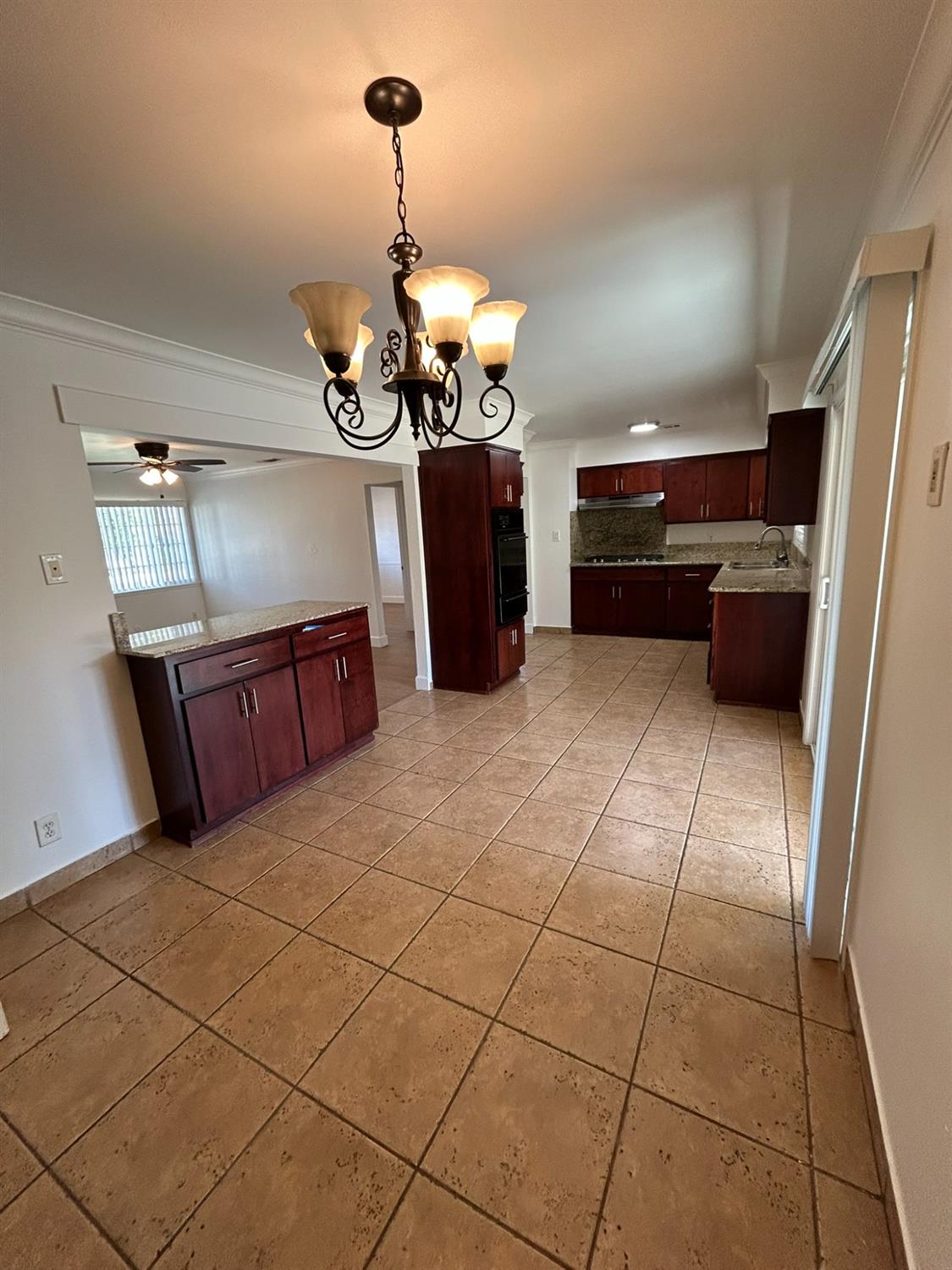 Detail Gallery Image 14 of 25 For 6932 Bowling Dr, Sacramento,  CA 95823 - 3 Beds | 1/1 Baths