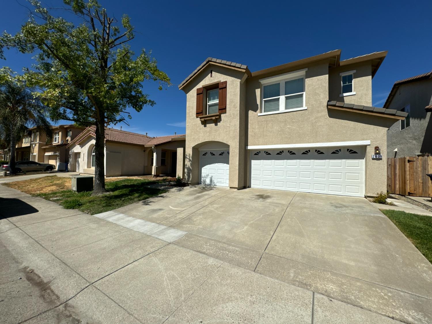 Detail Gallery Image 2 of 25 For 2909 Mahaska Way, Sacramento,  CA 95835 - 5 Beds | 3 Baths