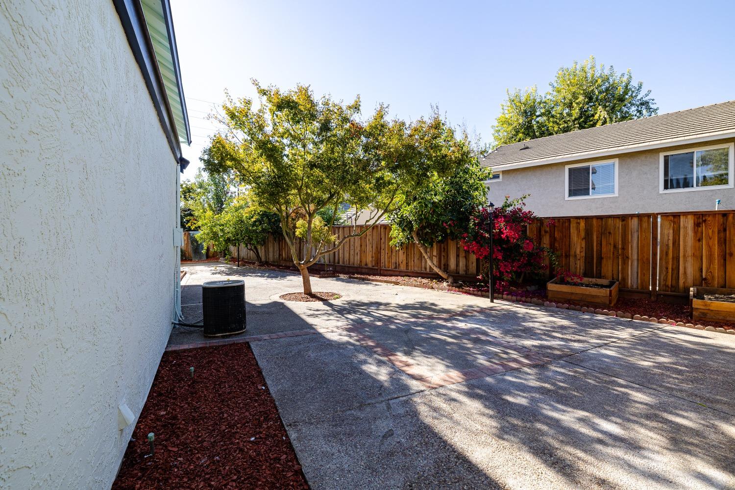 Detail Gallery Image 27 of 41 For 2129 Doxey Dr, San Jose,  CA 95131 - 3 Beds | 2/1 Baths