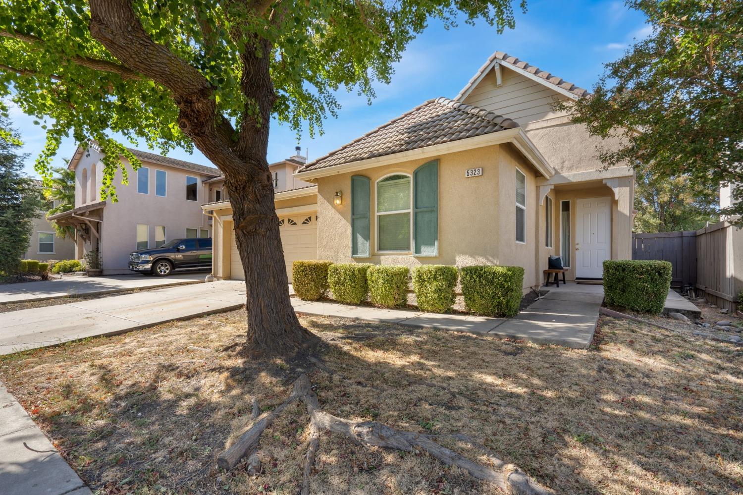 Detail Gallery Image 2 of 27 For 5323 Janero Way, Sacramento,  CA 95835 - 3 Beds | 2 Baths