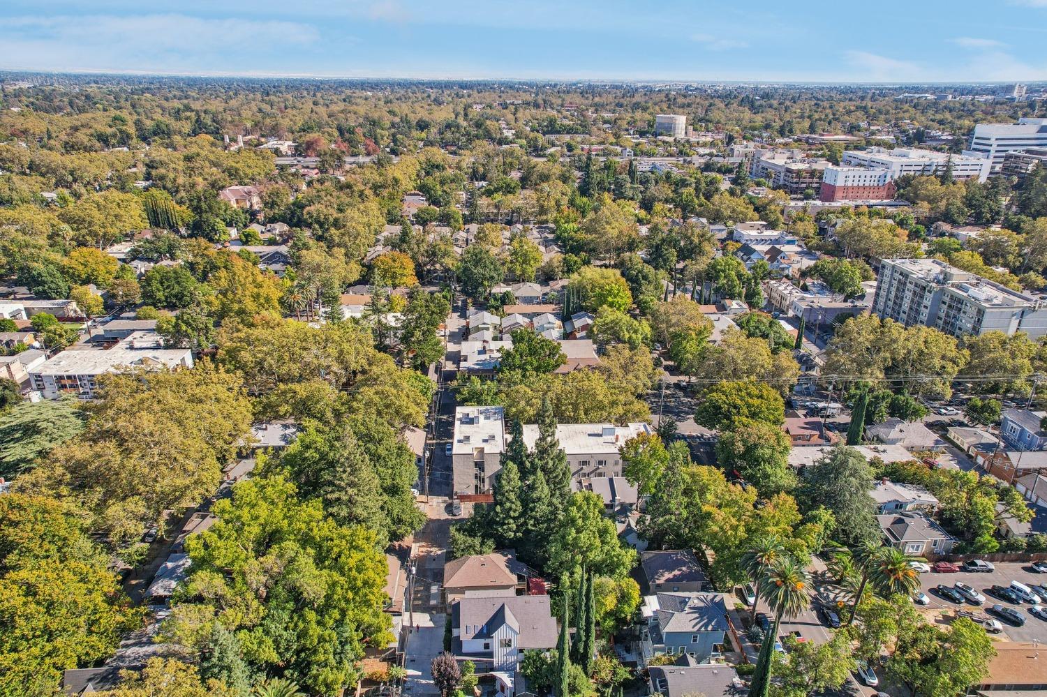 Detail Gallery Image 49 of 52 For 2408 Historic Aly, Sacramento,  CA 95816 - 4 Beds | 4 Baths