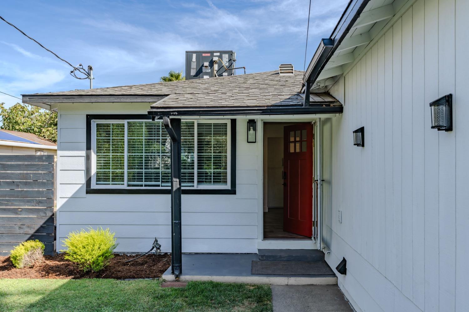 Detail Gallery Image 3 of 32 For 613 Macarthur St, Sacramento,  CA 95838 - 2 Beds | 1 Baths