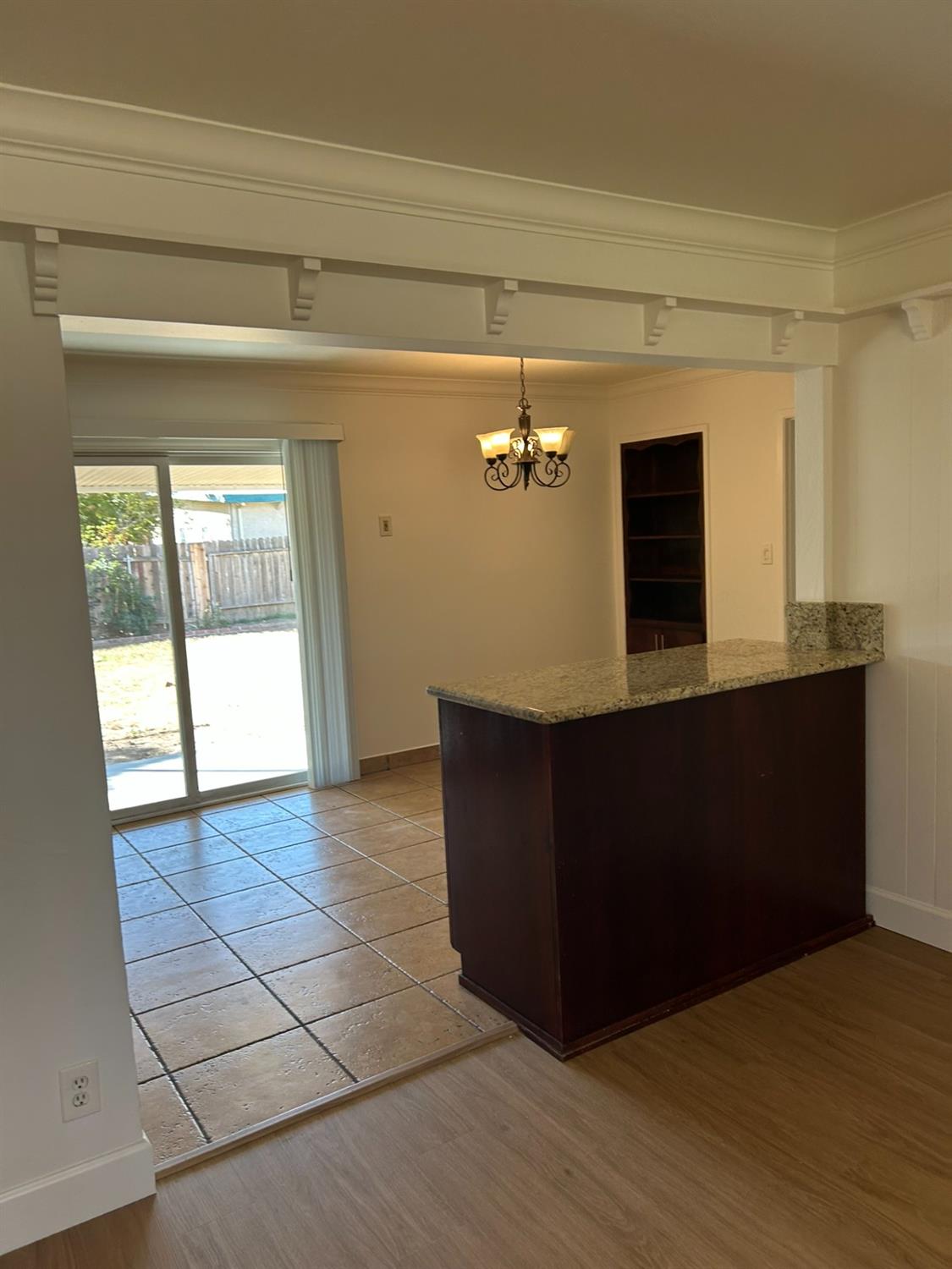 Detail Gallery Image 10 of 25 For 6932 Bowling Dr, Sacramento,  CA 95823 - 3 Beds | 1/1 Baths