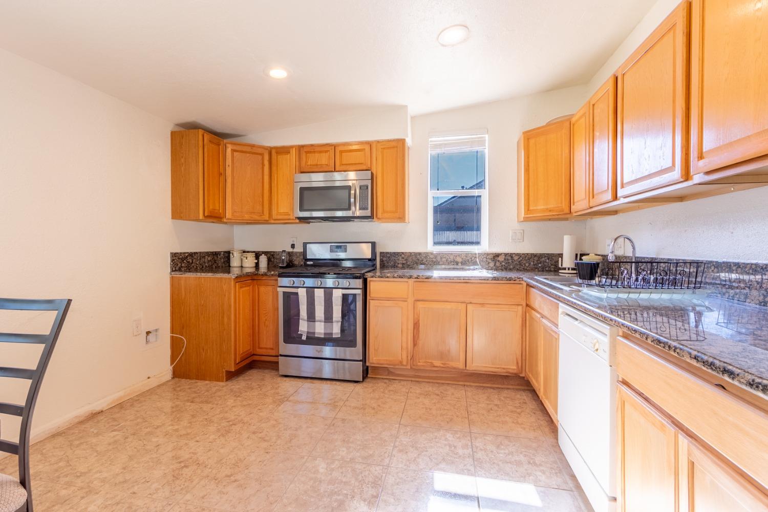 Detail Gallery Image 11 of 28 For 901 Joan St, West Sacramento,  CA 95605 - 3 Beds | 2 Baths