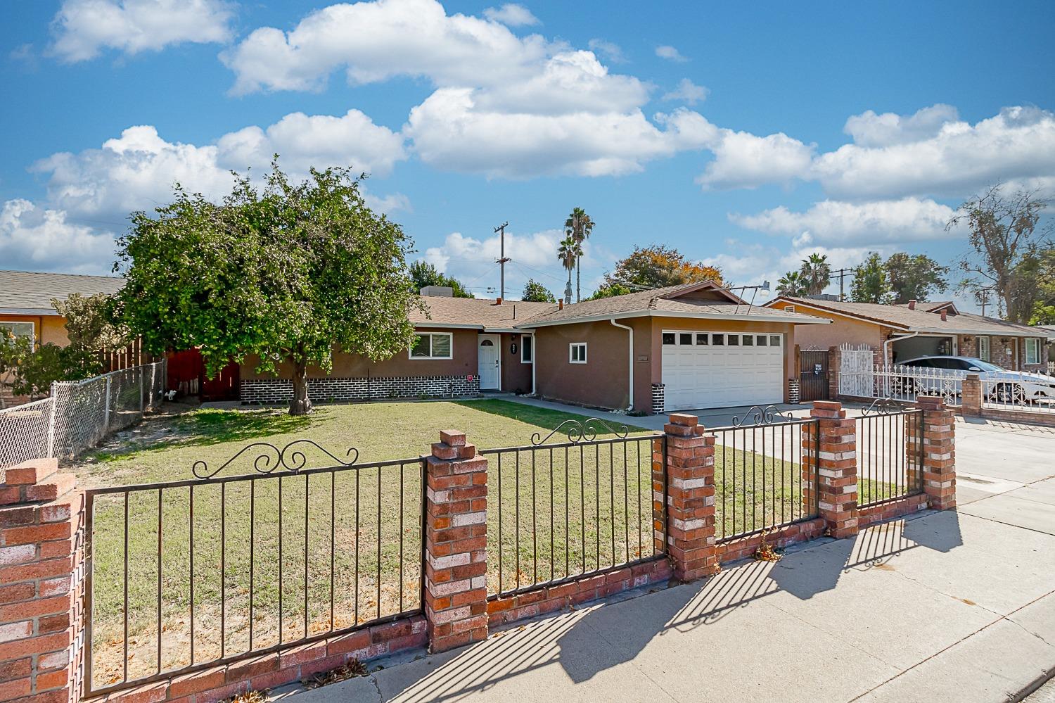 Detail Gallery Image 3 of 23 For 921 Snead, Modesto,  CA 95351 - 3 Beds | 2 Baths