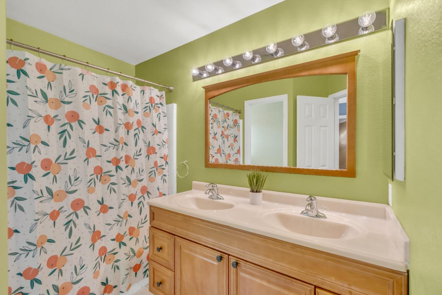 Detail Gallery Image 27 of 34 For 8505 Wedgestone Ct, Antelope,  CA 95843 - 3 Beds | 2/1 Baths